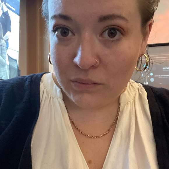 Meet your Posher, Elizabeth - Picture 2 of 4